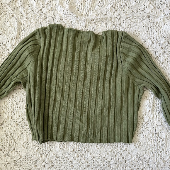 Green Cropped Sweater - Picture 2 of 5